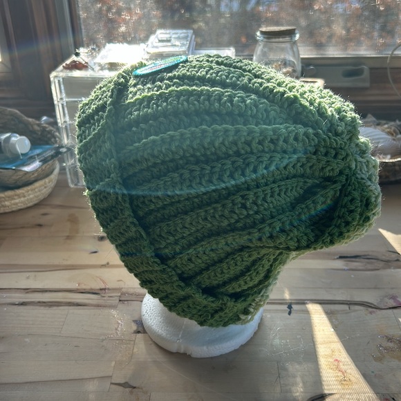 Slouchy beanie with peace sign - Picture 2 of 4